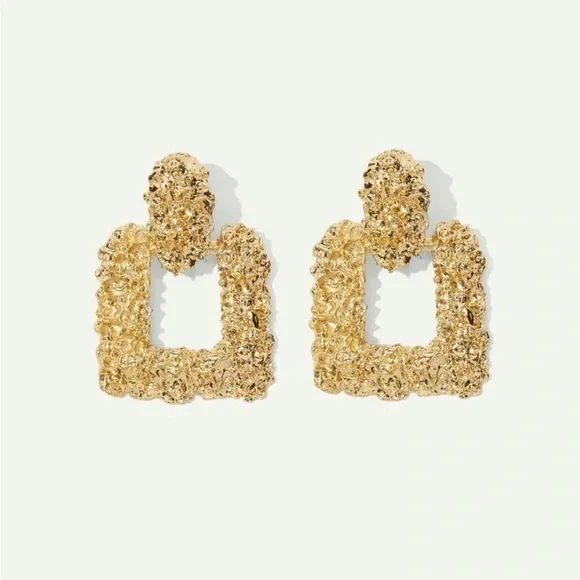 Gold Textured Square earrings - Picture 2 of 3